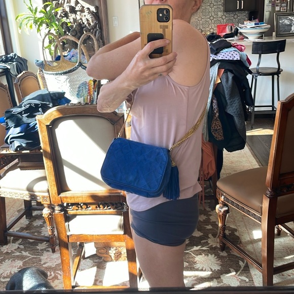 Stunning Blue Suede with Leather Trim Gold Chain is to die for - Picture 8 of 16